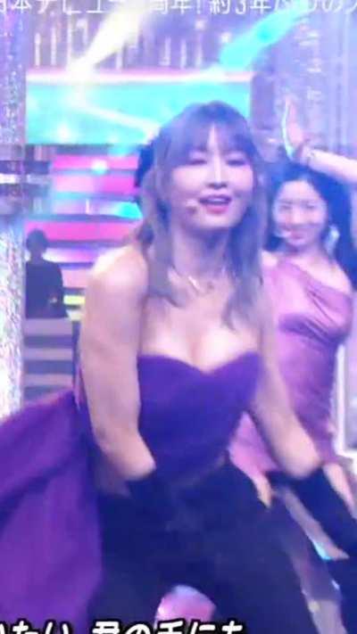 Momo cleavage