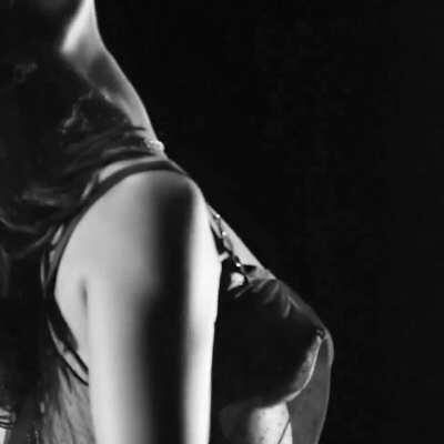 Made this edit of Rihanna showing off those piercings.