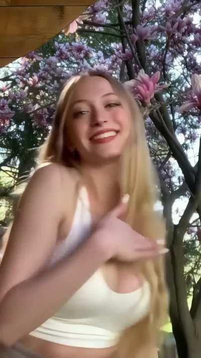 Sophia in slow motion (link for 4k 60 fps in comments)