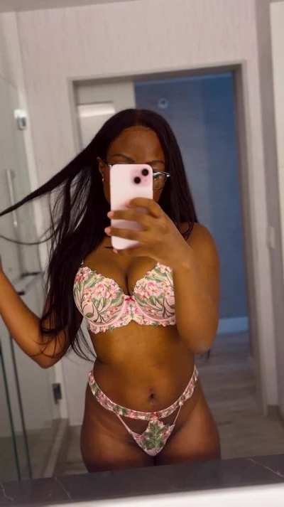 My new Victoria’s Secret set- what do you think? :)