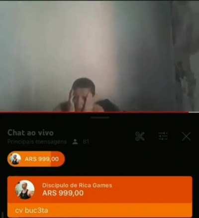 ronaldinho achando q ganhou 1000 reais