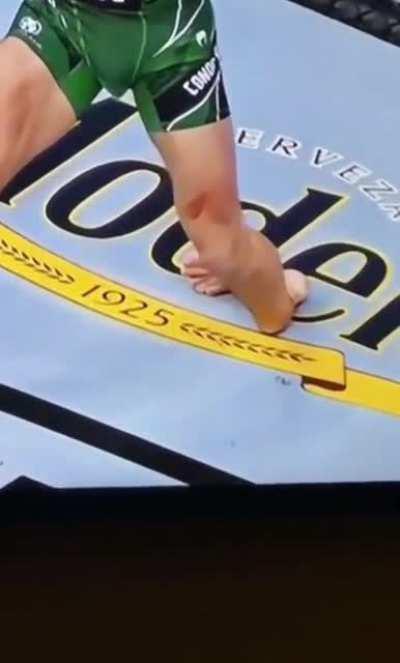 MMA fighter completely shatters leg during a fight