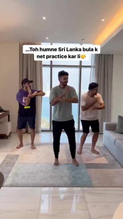 Net bowlers from pakistan,rain predicted today too. Video source-@randomcricstat on twitter