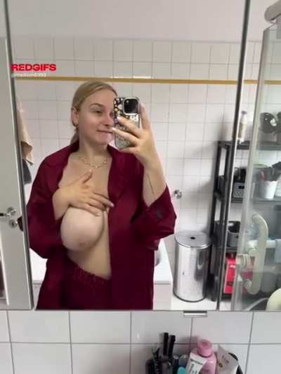 it's a good day to show my tits