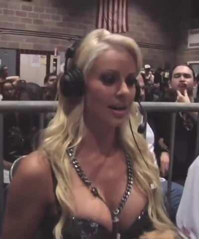 Maryse's Eyes are Up There, Pal [MIC]