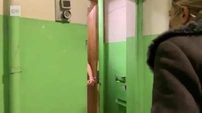 CNN Reporter Tracks Down Known Russian Assassin And Proceeds To Calmy Ask About The Posioning Of Vladimir Putins Oppisistion Alexey Navalny