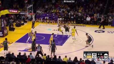 [Highlight] Comparison of KAT getting called for offensive fouls that Lebron gets away with