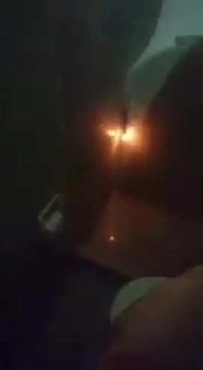 Cuando estas aburrido con tus amigos a las 2:00am: ¿y si tiramos un petardo en el baño?.