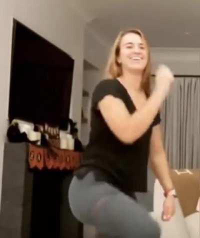 Sabrina shaking her ass 🍑🥵