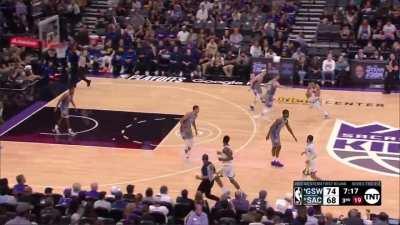 [Highlight] Sabonis bricks the open 3 and then gets crossed up by Poole who finishes the transition layup