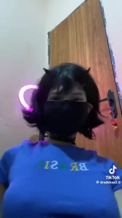 Essa putinha sabe provocar