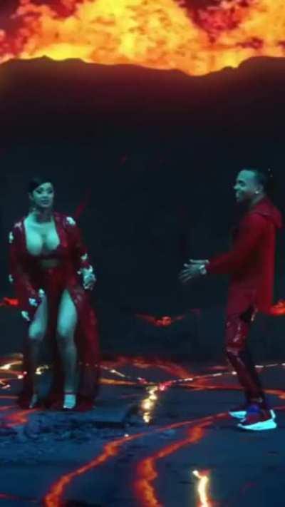 Taki Taki 😍 her curves are just amazing 😍