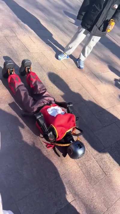 哪吒Ai机械人抽筋强国