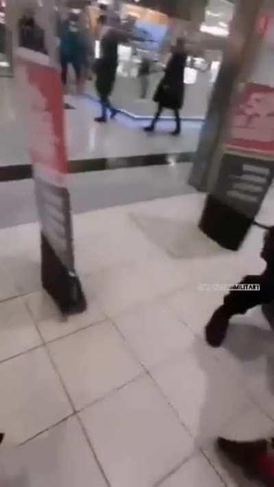 Носите маски в торговых центрах Польши