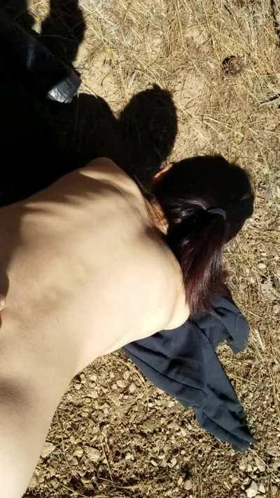 Stretching before a hike is healthy 😜😍