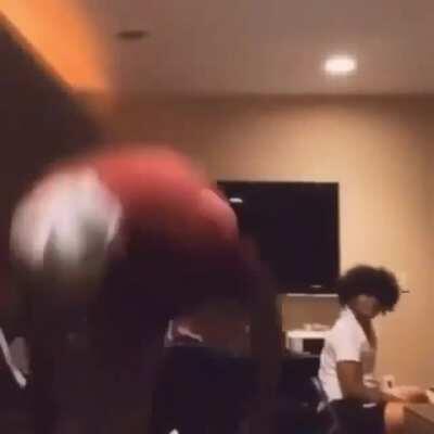 He do be hittin it doe