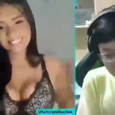 OLHA ESSE NERD CABAÇO MUFINHA