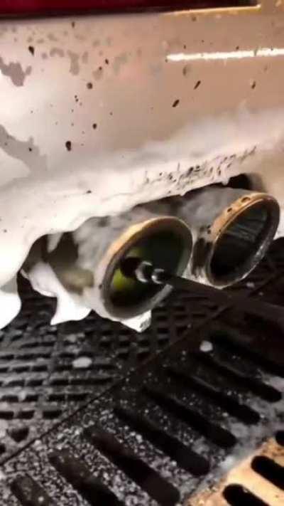 Cleaning a car is so satisfying to watch.