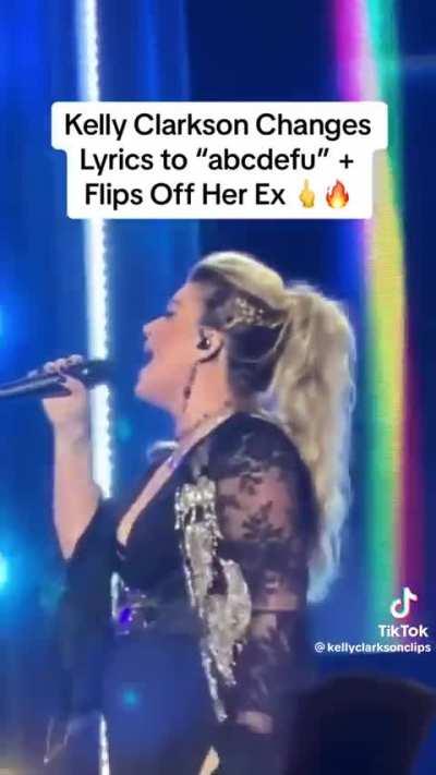 Kelly Clarkson changes lyrics to Gayle's song 