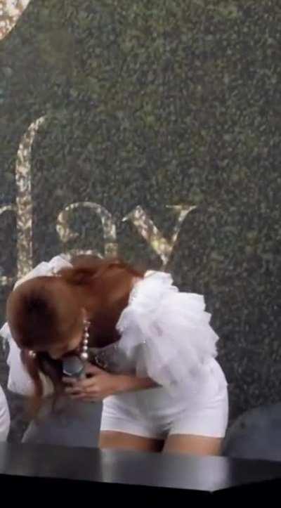 Does anyone have more of these pictures of tzuyu