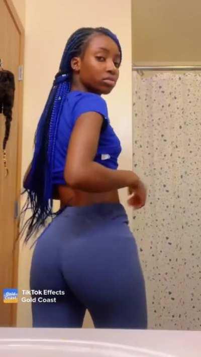 Slim thick chick 🫠