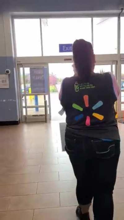 Anti-Mask man yells at Walmart Employees while being asked to leave (Alaska)