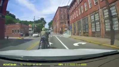 Impatient idiot overtakes and crashes [oc]