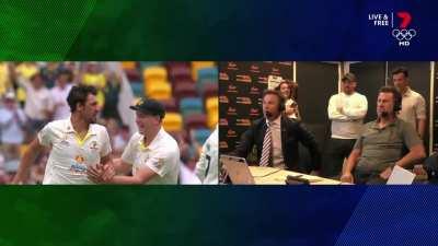 Scenes from Fox Cricket after Starc gets KL on 1st ball 🗿