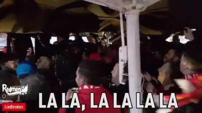 Sports Dawah! - Liverpool's Muslim football star gets non Muslims singing about converting to Islam :)