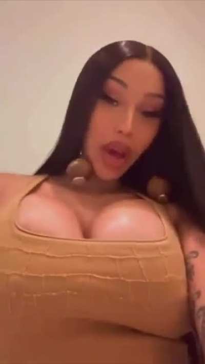Need someone to have their mouth all over these fat ass tits 😝