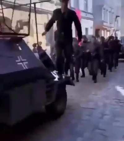 Los pibes yendo a ver Argentina vs. Polonia.