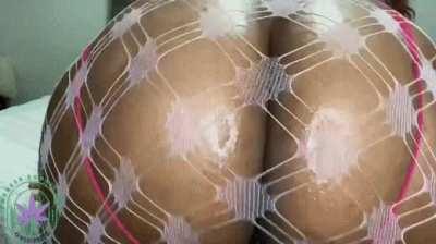 Not seeing enough 🇧🇷 Ass on this feed. Look at my big black ass giggling. Do you like it? More on my page.