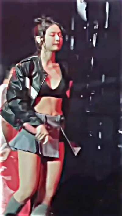 Jennie's cheeks (enhanced) 🍑