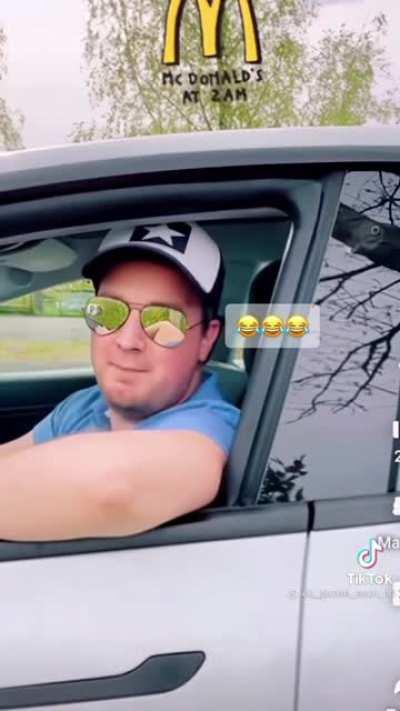 Mensch Fred, hab mich vor lachen an meiner bratwurst verschluckt wegen deinem video 🥴😀 Die olle sollte sich mal die ohren waschen😂🤪🤪 Man hört eben immer nur das, was man hören will 😏