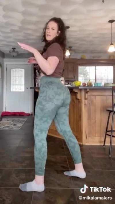 6’3” PAWG 🍑 Mikala Maiers