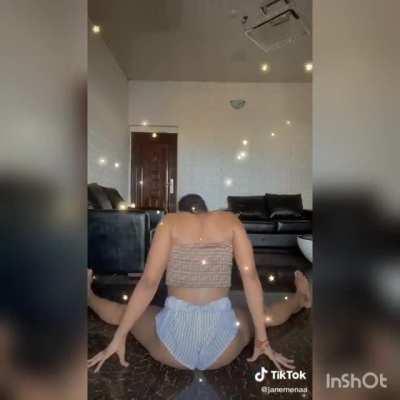 She knows how to twerk 💯