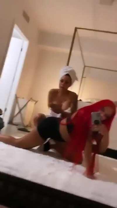 Quick nip/pussy flash