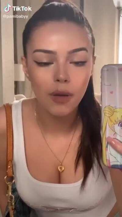 She’s beautiful ❤️