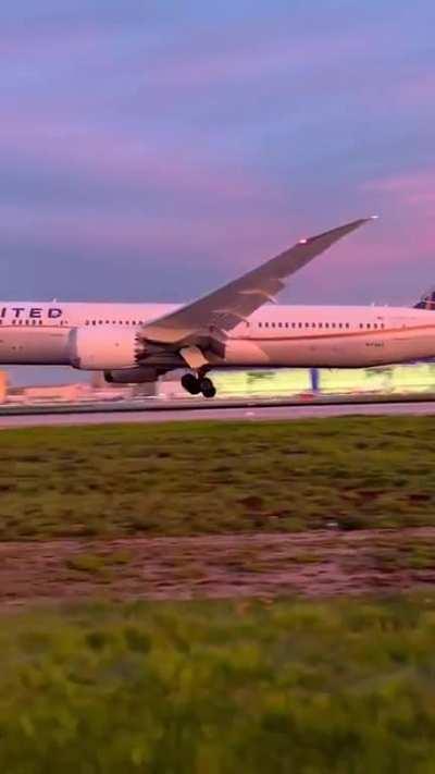 Early Mornings at LAX>>