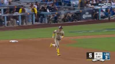 [Highlight] [Highlight] Cronenworth hits one deep into the Crone Zone to make it 5-3 Padres in the 8th!