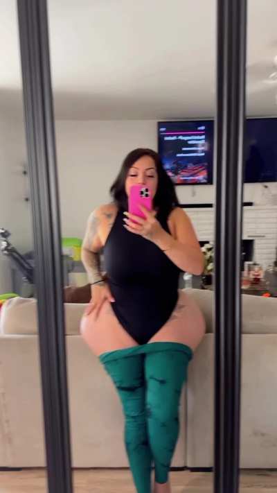 You just know an ass is PHAT when you can see it from this angle 🤪