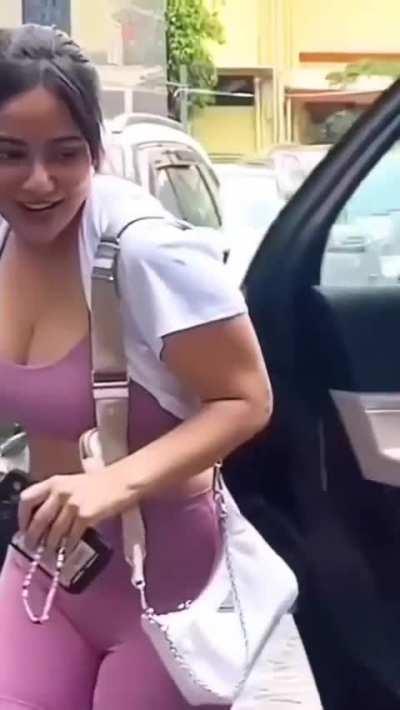Neha Sharma Bouncing🍎😋