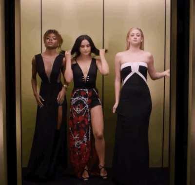 What was going down in this elevator 👀