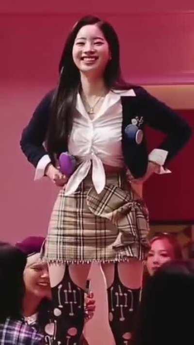 Dah.yun Oh how they all had a lovely view of our queen