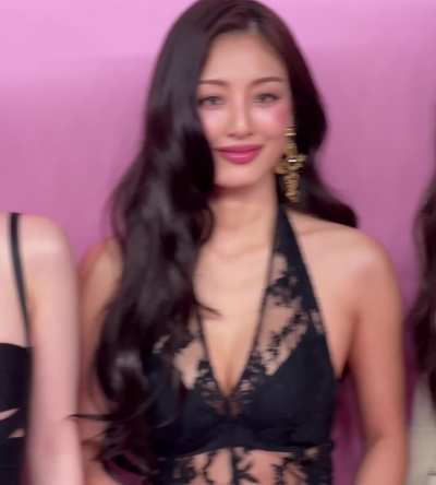 TWICE - Nayeon, Jihyo, Tzuyu & Momo