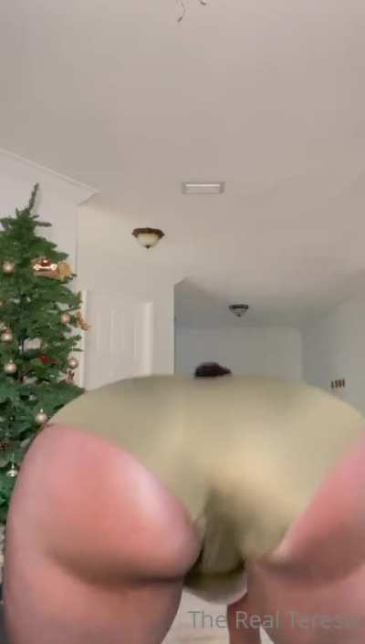 I luv her dark chocolate ass