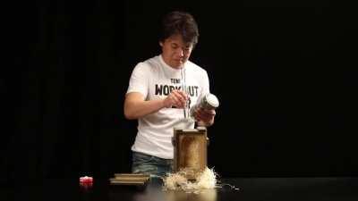 Дрочить и качать бицепс одновременно? Как два пальца. Это Япония, детка...