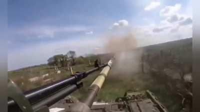 Ru pov: The tank of the Armed Forces of Ukraine got into a very close battle in the Nikolaev direction. A Russian truck and MTLB came rushing towards them.