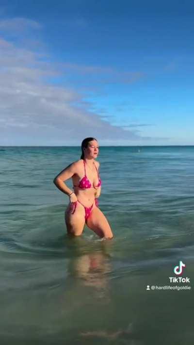 🍒 @hardlifeofgoldie