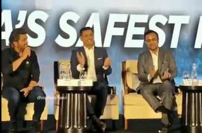 Former Indian Captain MS Dhoni singing his most favourite song in recent event !!! 